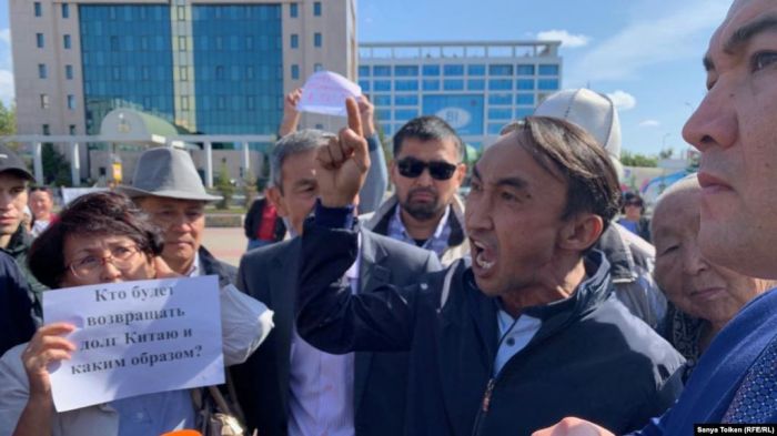 Астаналық белсенді Болатбек Біләловтің он күнге қамалғаны хабарланды