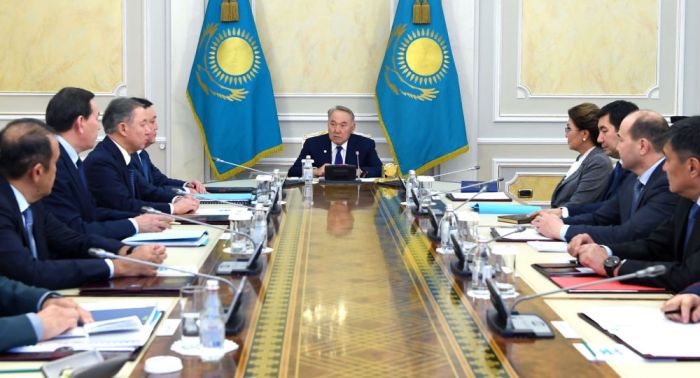 "Интернеттен қауіп көп": Назарбаев үкіметке тапсырма берді
