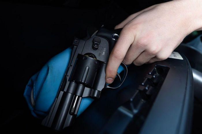 Қарағандыда белгісіз адам жолаушылар толы 3 автобусқа оқ атты 