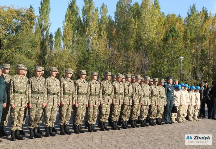 Атырауда әскерге шақыртылған 30 сарбаз әскери қызметін өтеуге  аттанды