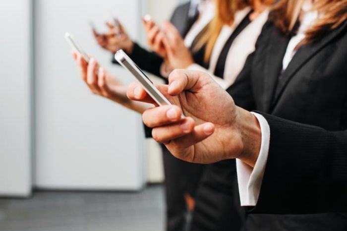 Мемлекеттік орган ғимараттарында смартфонды пайдалануға рұқсат берілмек 