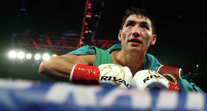 Жәнібек Әлімханұлы қарсыласын нокаутқа жіберді