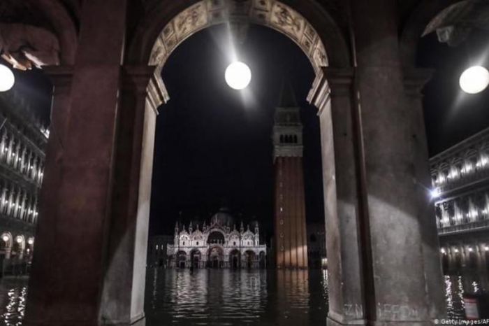 Италия су басқан Венецияға жәрдемдесу үшін жылу жинап жатыр 