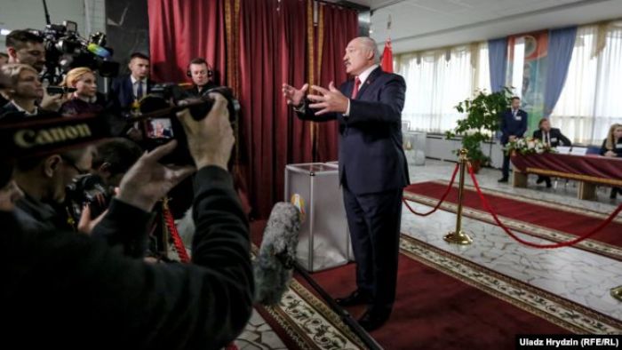 Александр Лукашенко президент сайлауына тағы да түсетінін мәлімдеді