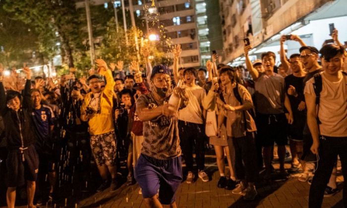 Гонконг оппозициясы 90% дауысқа ие болды