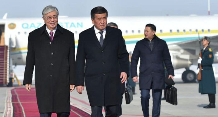 Қырғызстан президенті Тоқаевты Бішкек әуежайынан қарсы алды 