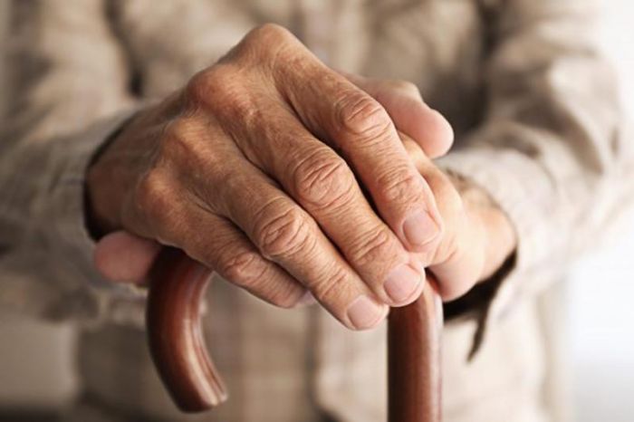 Зейнет жасын төмендету және әр балаға жәрдемақы төлеу туралы хабарлама - жалған 