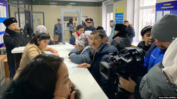 Белсенділер Желтоқсан және Жаңаөзен құрбандарын еске алуға мүмкіндік беруді талап етті