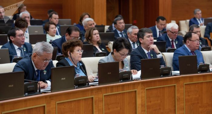 Депутат Қазақстанда кедейлік шегін өсіруді ұсынды