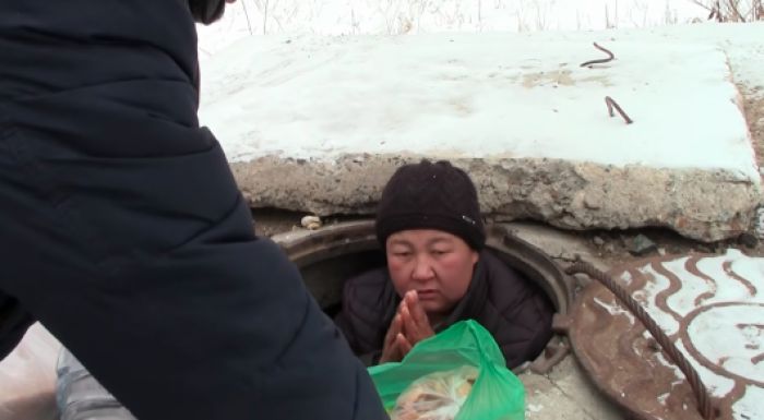 Кәріз құдығында тұратын әйел анасымен кездесті 