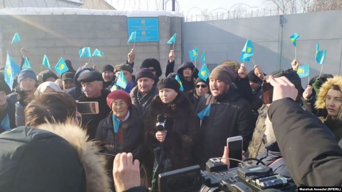 Алматыда аштық ұстаған белсенділерді босатуды талап етті