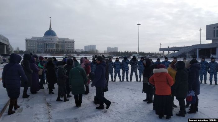 Нұр-Сұлтанда елуден астам әйел жәрдемақыға наразылығын білдірді