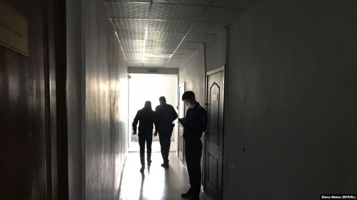 Таразда "мектеп дәретханасындағы зорлау оқиғасына" байланысты сот өтіп жатыр