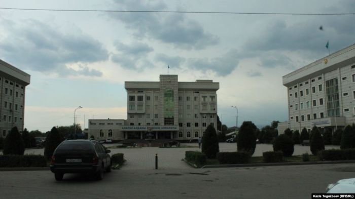 Алматыда Алатау ауданының экс-әкімі жемқорлық күдігіне ілінді