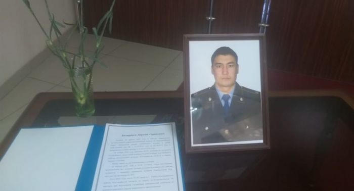 Тоқаев қызметтік борышын атқару кезінде қаза болған полицейді марапаттады