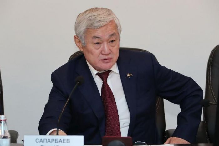 Бердібек Сапарбаев Жамбыл облысындағы бірқатар мектеп директорларын сынға алды