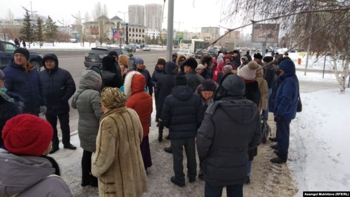 Дулат Ағаділдің қазасынан соң жиналғандарды полиция күшпен әкетті