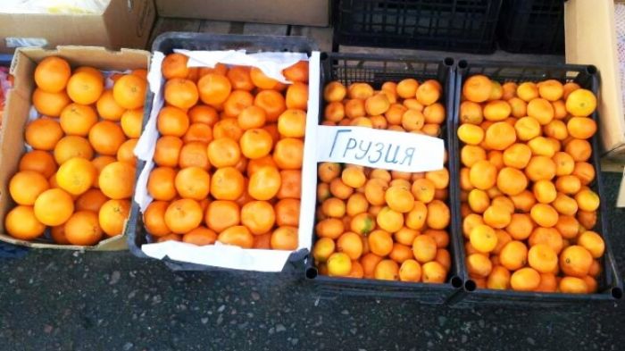 Қазақстанда бір тоннадан астам мандарин өртелді