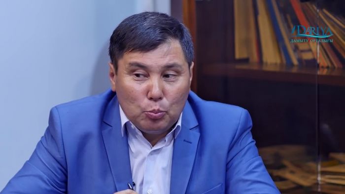 "Қыздарға оқу керек емес, туу керек": Мектептегі дәріс Қазақстанда жанжал тудырды