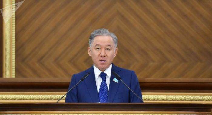 Нығматулин қазақ тіліндегі сұраққа орысша жауап берген шенеунікті ұялтып тастады