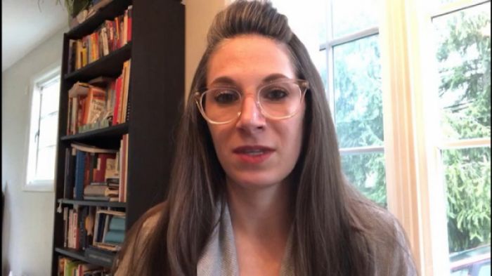 Коронавирустан айыққан америкалық қыз қазақстандықтарға кеңес берді