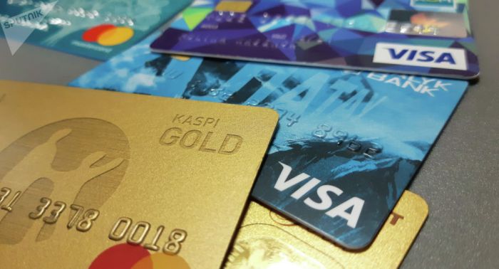 Маман банк картасымен қай жерде төлем жасау қауіпті екенін айтты 