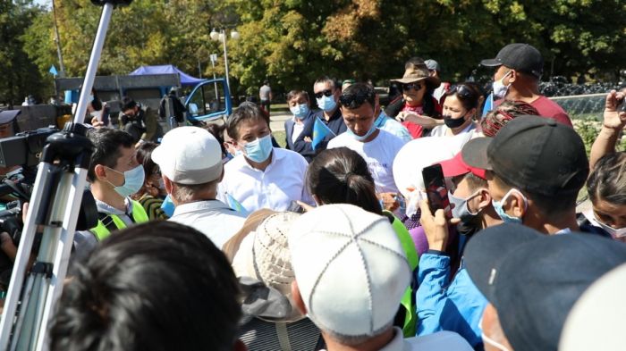 «Үкіметтің несиені кешіруі екіталай»: Алматыдағы митинг жайлы саясаттанушылар не дейді