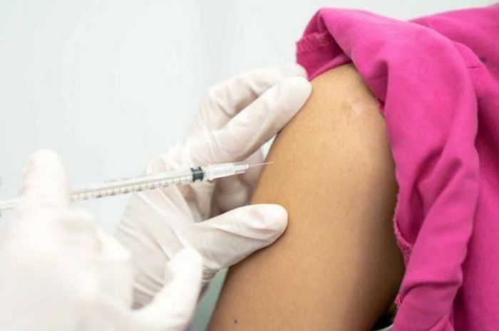 Ғалымдар коронавирустан 90 пайыз қорғайтын вакцина жасап шығарды
