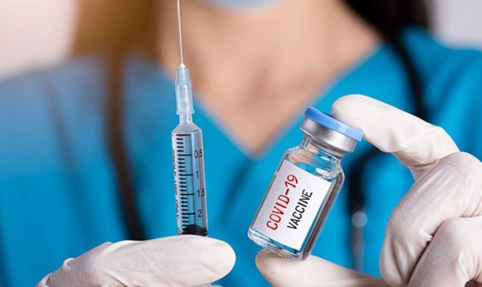 АҚШ-та Pfizer вакцинасын салдырған дәрігер қайтыс болды