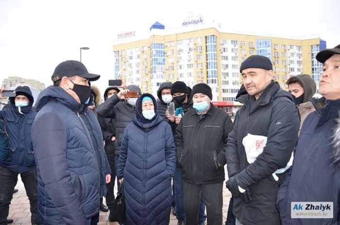 ​Атыраудағы митинг: «СОБР» әуелі қоршауға алып, кейін адамдарды жіберіп қойды