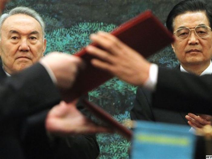 Назарбаевтың Қытайға сапары тағы бір мәрте саяси ортада күдік тудырды 