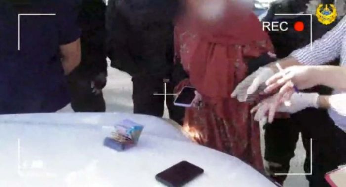 18 жастағы Атырау тұрғынынан ірі көлемде ақша бопсалаған қызды полиция ұстады