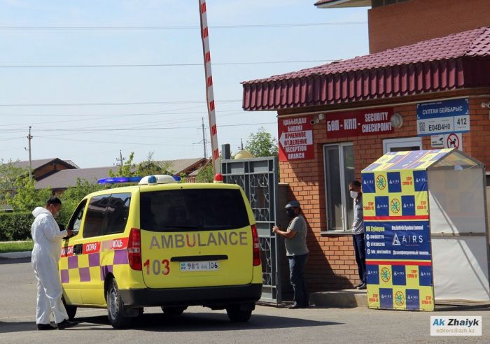 "Қызыл" аймақтағы техникалық жабдықтау туралы: еріктілер оттегі баллондарын тасымайды