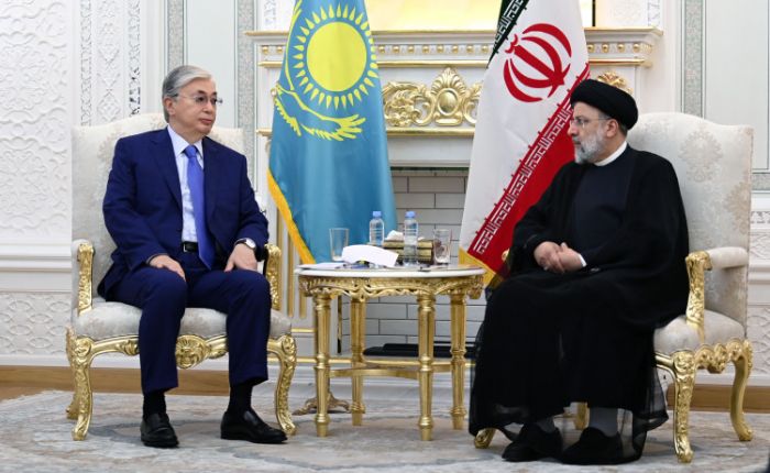 Тоқаев Иран Ислам Республикасының президентімен кездесті​