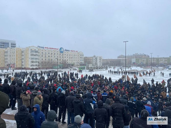 Халық тараған жоқ. Атырауда Исатай мен Махамбет алаңындағы митинг жалғасуда