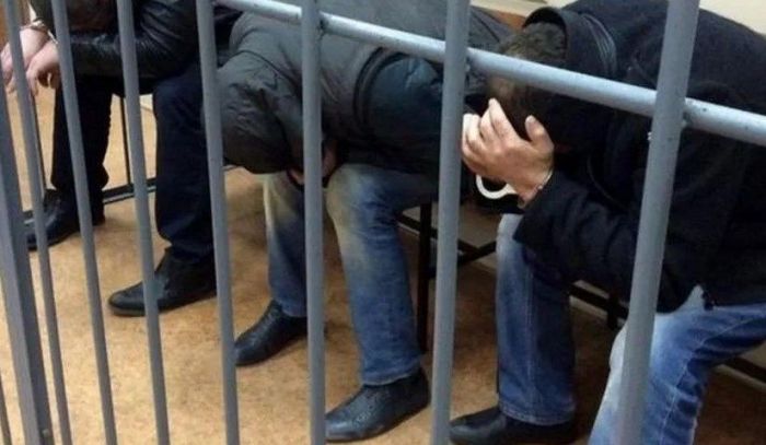 Есболда айуандықпен кісі өлтірген топқа қатысты сот басталды