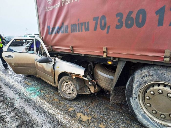 Трассадағы жол апатында жүргізуші әйелімен қаза болып, сәби ауруханаға жеткізілді