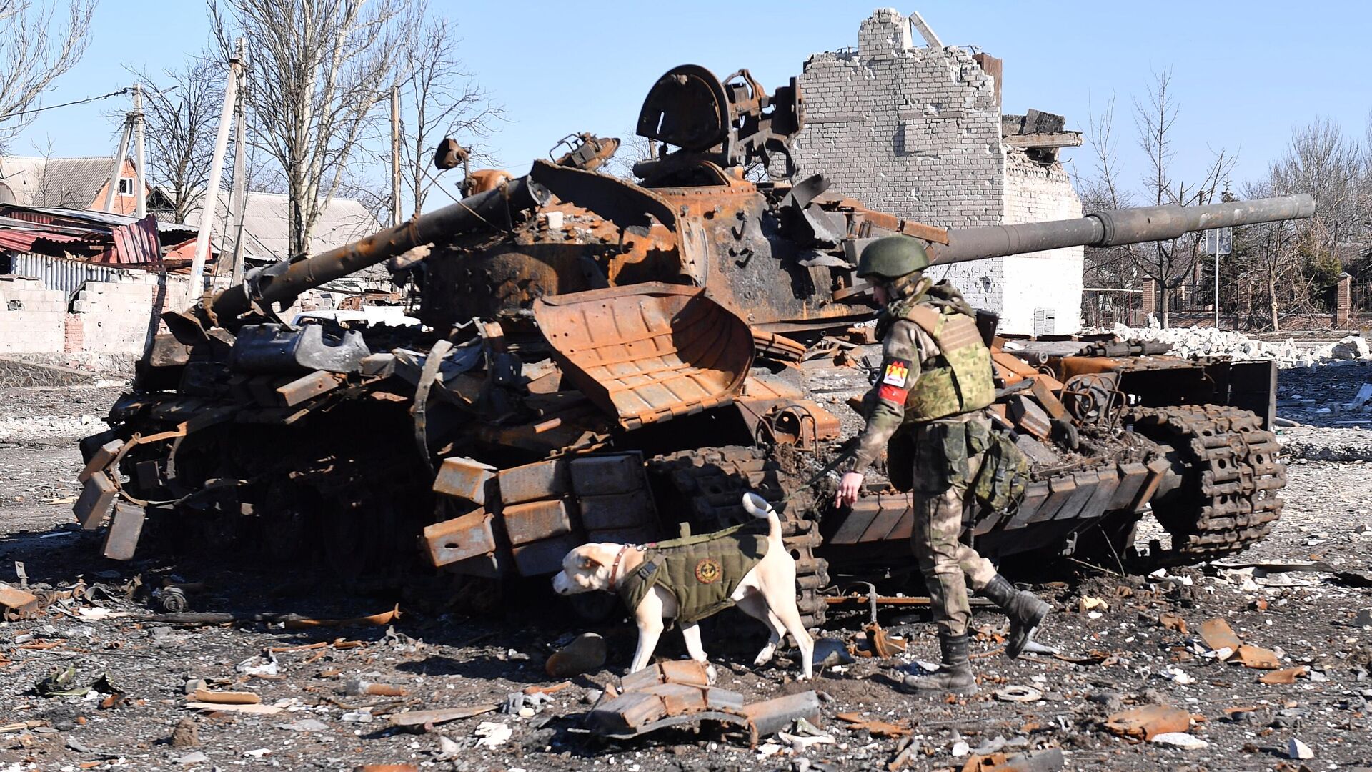 Артиллерия мощными и интенсивными ударами громит укрепления “Азова” в Мариуполe