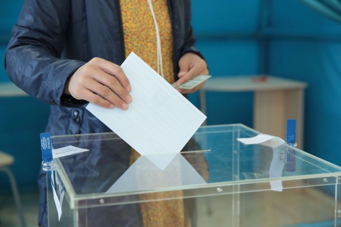 Exit poll: Сауалнамаға қатысқандардың 76,7% референдумды жақтап дауыс берді