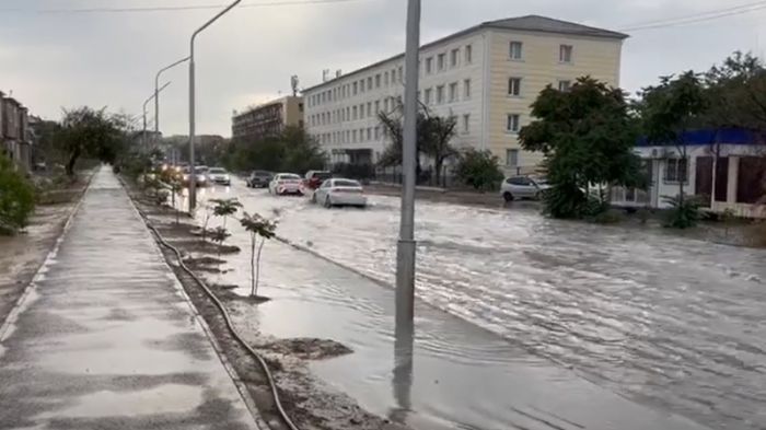 Толассыз жауыннан Ақтау көшелерін су басты