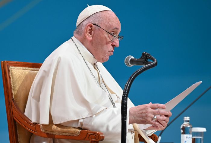 Рим Папасы: "​Бізге халықтар арасындағы диалогқа ықпал ете алатын көшбасшылар керек" 
