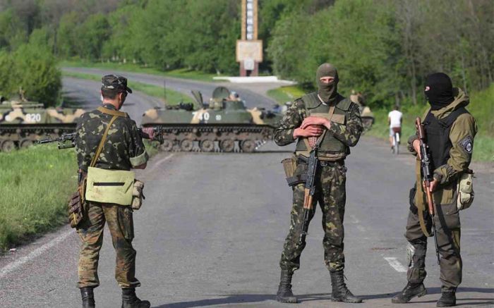 Путин Донецк, Луганск және екі облыста әскери жағдай енгізді