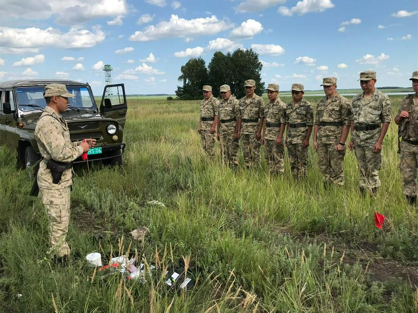 Әйелдер ерлердің бетіне зәр шығарады Формадағы мастурбация