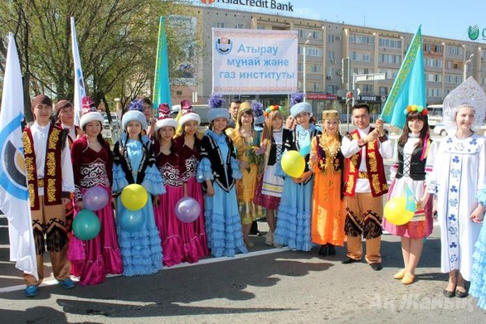 Атыраудағы 1 Мамыр мерекесі (фотосуреттер, бейнежазба)