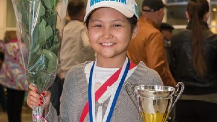 Астаналық тоғызжасар қыз Бибісара Асаубаева шахматтан әлемнің төрт дүркін чемпионы атанды