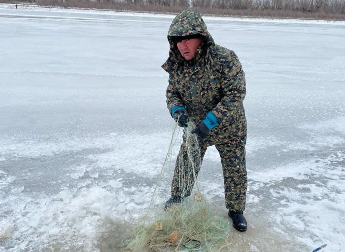 Балық инспекторлары иесіз қалған балық түскен ауларды тәркілеп жатыр