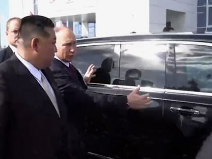 Путин Ким Чен Ынға лимузин сыйлады