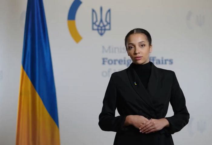 Украина баспасөз хатшы міндетін атқаратын Виктория есімді жасанды интеллектіні таныстырды