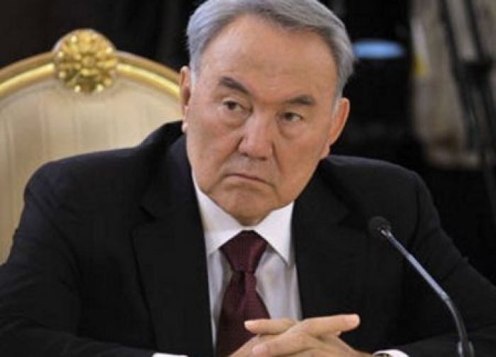 Назарбаев аудандық әкімдерді сайлауға мүмкіндік беретін заңға қол қойды