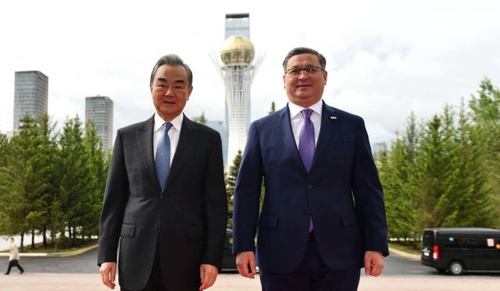 Қытайдың сыртқы істер министрі Астанаға келді